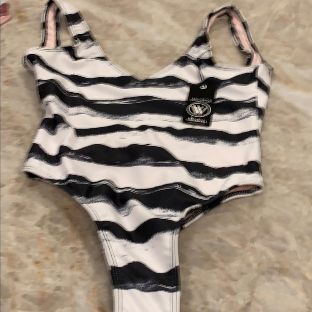 NWOT WILDFOX Striped One Piece Swimsuit.‎ - Picture 3 of 5